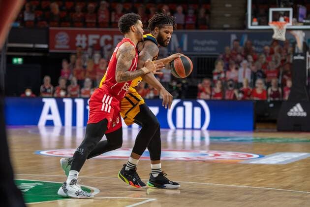 Nick Weiler Babb 0 FC Bayern , Devin Booker 31 BK Khimki Moscow , FC Bayern Basketball vs BC Khimki Moscow, Basketball, Euroleague, 04 12 2020 Munich Bayern Germany Copyright: xkolbert-press UlrichxGamelx