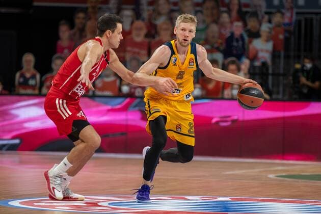 Zan Mark Sisko 31 FC Bayern , Vyacheslav Zaytsev 8 BK Khimki Moscow , FC Bayern Basketball vs BC Khimki Moscow, Basketball, Euroleague, 04 12 2020 Munich Bayern Germany Copyright: xkolbert-press UlrichxGamelx