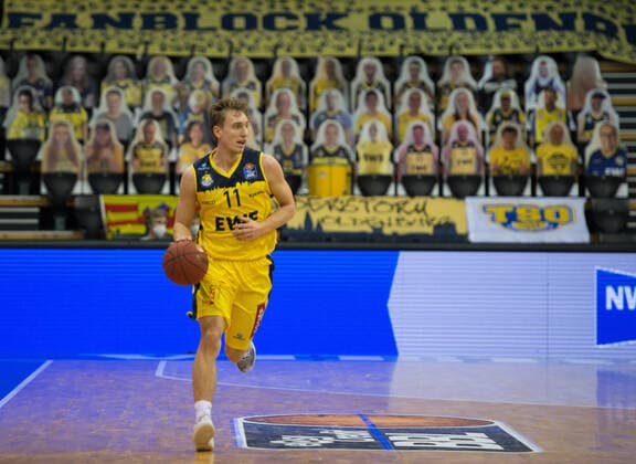 GER, Basketball, EWE Baskets Oldenburg vs. NINERS Chemnitz 04 12 2020, EWE Arena, Oldenburg, GER, easy Credit BBL, EWE Baskets Oldenburg vs. NINERS Chemnitz, in the picture Jacob HOLLATZ EWE Baskets Oldenburg 11 nordphotoxRojahn nph00310