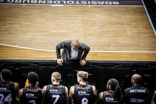 easyCredit BBL 4 matchday EWE Baskets NINERS Chemnitz Basketball Oldenburg 04 12 2020 Season 2020 2021 easyCredit BBL 4 matchday EWE Baskets NINERS Chemnitz Head Coach Rodrigo Pastore only editorial use commercial use only after consultation with the photographer Oldenburg Germany
