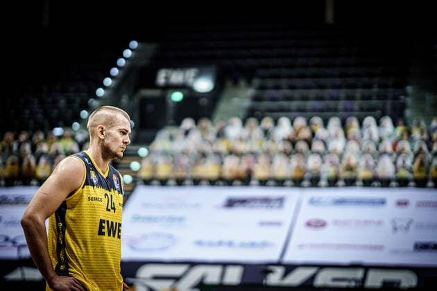 easyCredit BBL 4 matchday EWE Baskets NINERS Chemnitz Basketball Oldenburg 04 12 2020 Season 2020 2021 easyCredit BBL 4 matchday EWE Baskets NINERS Chemnitz 24, Rasid Mahalbasic, EWE Baskets Oldenburg only editorial use commercial use use only after consultation with the photographer Oldenburg Germany