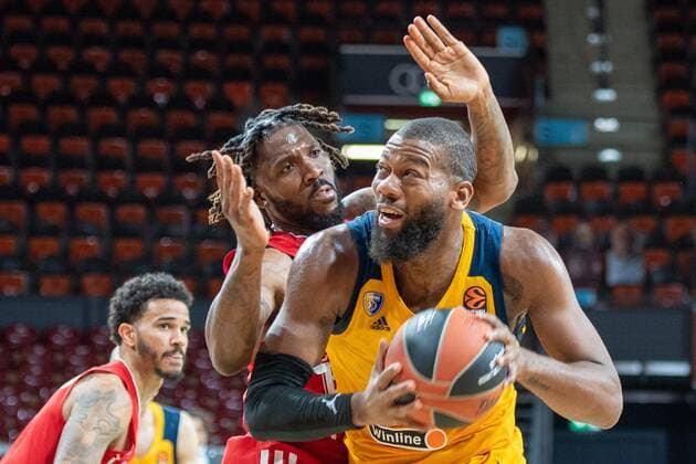 Jalen Reynolds 8 FC Bayern , Greg Monroe 15 BK Khimki Moscow , FC Bayern Basketball vs BC Khimki Moscow, Basketball, Euroleague, 04 12 2020 Munich Bayern Germany Copyright: xkolbert-press UlrichxGamelx