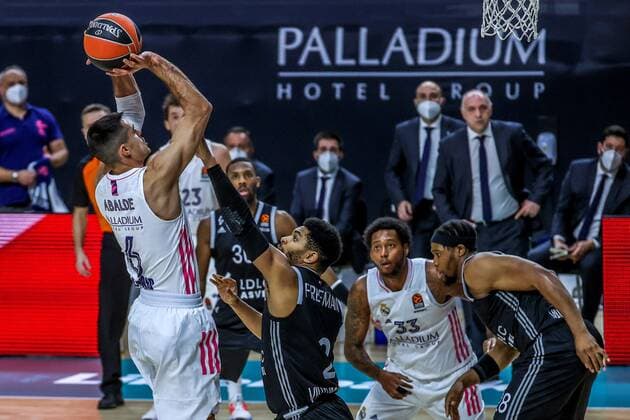 Real Madrid s forward Alberto Abalde (L) in action against ASVEL s guard Allerik Freeman (2-L) during the Euroleague game between Real Madrid and ASVEL Villeurbanne at WiZink Center in Madrid, Spain, 04 December 2020. Real Madrid - ASVEL Villeurbanne !ACHTUNG: NUR REDAKTIONELLE NUTZUNG!  Copyright: xJUANJOxMARTINx GRAF542 20201204-637427153132898182