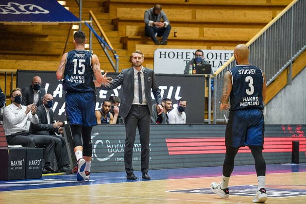 Tuomas Iisalo HAKRO Merlins Crailsheim is satisfied with Bogdan Radosavljevic HAKRO Merlins Crailsheim, next to Maurice Stuckey HAKRO Merlins Crailsheim, GER, HAKRO Merlins Crailsheim vs BG Goettingen, 4 matchday easycredit Basketball Bundesliga, season 2020 2021, 04 12 2020 GER, HAKRO Merlins Crailsheim vs BG Goettingen, 4 matchday easycredit Basketball Bundesliga, season 2020 2021, 04 12 2020 Crailsheim Copyright: xEibnerxPressefoto MichaelxMemmlex EP_MMR