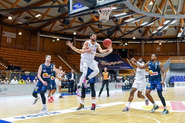 Luke Nelson BG Goettingen jumps to the basket, GER, HAKRO Merlins Crailsheim vs BG Goettingen, 4 matchday easycredit Basketball Bundesliga, season 2020 2021, 04 12 2020 GER, HAKRO Merlins Crailsheim vs BG Goettingen, 4 matchday easycredit Basketball Bundesliga, season 2020 2021, 04 12 2020 Crailsheim Copyright: xEibnerxPressefoto MichaelxMemmlex EP_MMR