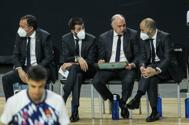 December 4, 2020, Madrid, MADRID, SPAIN: Pablo Laso, head coach of Real Madrid Baloncesto during the Euroleague basketball match played between Real Madrid and Asvel Lyon-Villeurbanne at WiZink Center on December 04, 2020, in Madrid, Spain. Madrid SPAIN - ZUMAa181 20201204_zaa_a181_020 Copyright: xIrinaxR.xHipolitox