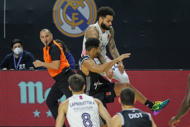 December 4, 2020, Madrid, MADRID, SPAIN: Allerik Freeman of Asvel Lyon-Villeurbanne and Jeffery Taylor of Real Madrid fight for the ball during the Euroleague basketball match played between Real Madrid and Asvel Lyon-Villeurbanne at WiZink Center on December 04, 2020, in Madrid, Spain. Madrid SPAIN - ZUMAa181 20201204_zaa_a181_025 Copyright: xIrinaxR.xHipolitox