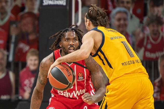 Jalen Reynolds 8 FC Bayern , Alexey Shved 1 BK Khimki Moscow , FC Bayern Basketball vs BC Khimki Moscow, Basketball, Euroleague, 04 12 2020 Munich Bayern Germany Copyright: xkolbert-press UlrichxGamelx