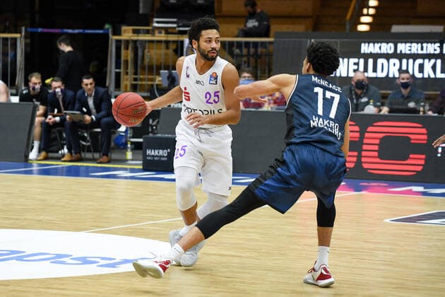 Galen Robinson Jr BG Goettingen in duel with Jamuni McNeace HAKRO Merlins Crailsheim , GER, HAKRO Merlins Crailsheim vs BG Goettingen, 4 matchday easycredit Basketball Bundesliga, season 2020 2021, 04 12 2020 GER, HAKRO Merlins Crailsheim vs BG Goettingen, 4 matchday easycredit Basketball Bundesliga, season 2020 2021, 04 12 2020 Crailsheim Copyright: xEibnerxPressefoto MichaelxMemmlerx EP_MMR