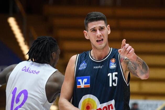 Bogdan Radosavljevic HAKRO Merlins Crailsheim speaks to his fellow players, GER, HAKRO Merlins Crailsheim vs BG Goettingen, 4 matchday easycredit Basketball Bundesliga, season 2020 2021, 04 12 2020 GER, HAKRO Merlins Crailsheim vs BG Goettingen, 4 matchday easycredit Basketball Bundesliga, season 2020 2021, 04 12 2020 Crailsheim Copyright: xMemmlerx Eibner-Pressefotox EP_mmr