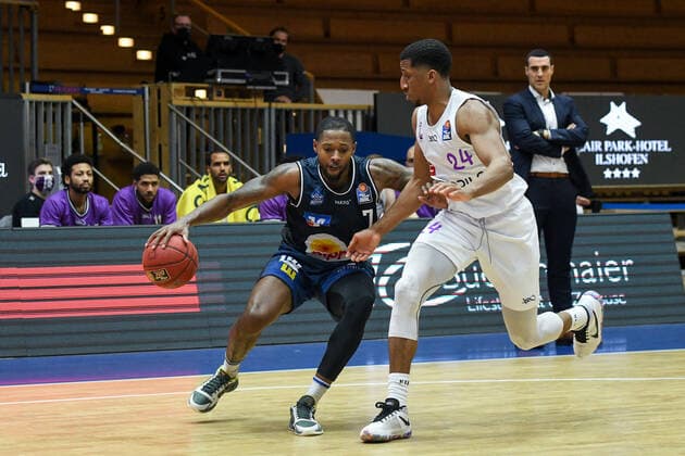 Haywood Highsmith HAKRO Merlins Crailsheim in duel with Aubrey Dawkins BG Goettingen , GER, HAKRO Merlins Crailsheim vs BG Goettingen, 4 matchday easycredit Basketball Bundesliga, season 2020 2021, 04 12 2020 GER, HAKRO Merlins Crailsheim vs BG Goettingen, 4 matchday easycredit Basketball Bundesliga, season 2020 2021, 04 12 2020 Crailsheim Copyright: xMemmlerx Eibner-Pressefotox EP_mmr