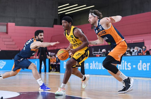 Basketball 2 Bundesliga 2020 2021 9 Matchday 05 12 2020 Tigers Tuebingen Rostock Seawolves Isaiah Crawley Mitte, Tigers against Sid Marlon Theis re, Rostock and Behnam Yakhchali li, Rostock