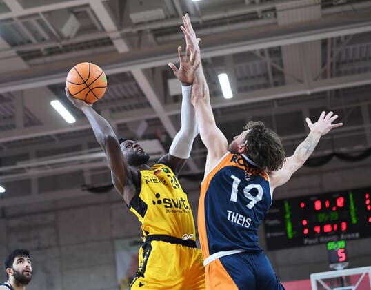 Basketball 2 Bundesliga 2020 2021 9 Matchday 05 12 2020 Tigers Tuebingen Rostock Seawolves Roland Nyama left, Tigers against Sid Marlon Theis right, Rostock