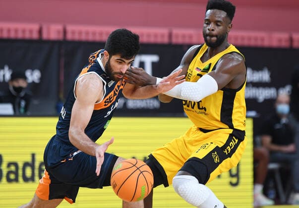 Basketball 2 Bundesliga 2020 2021 9 Matchday 05 12 2020 Tigers Tuebingen Rostock Seawolves Roland Nyama re, Tigers against Behnam Yakhchali li, Rostock