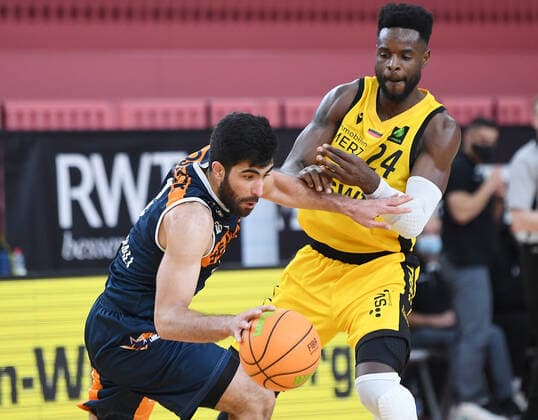 Basketball 2 Bundesliga 2020 2021 9 Matchday 05 12 2020 Tigers Tuebingen Rostock Seawolves Roland Nyama re, Tigers against Behnam Yakhchali li, Rostock