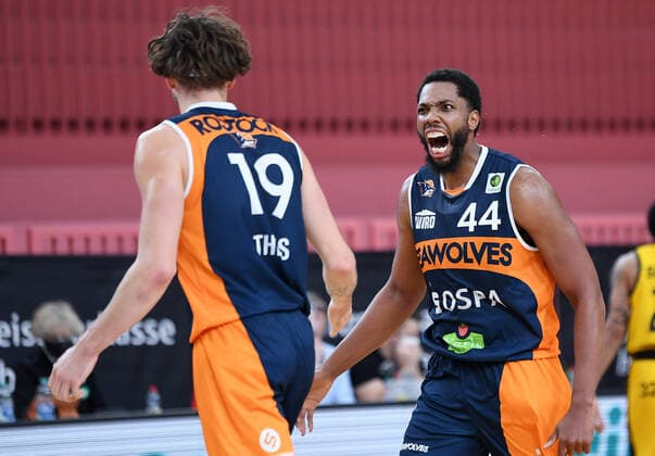 Basketball 2 Bundesliga 2020 2021 9 Matchday 05 12 2020 Tigers Tuebingen Rostock Seawolves JUBEL Rostock Keith Wright re and Sid Marlon Theis