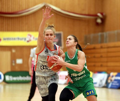 Wasserburg, Badria Halle, 05 12 20, 6 game day, basketball, 1 Bundesliga women, TSV 1880 Wasserburg vs flippo Baskets BG 74 in the picture from left Leonie FIEBICH Wasserburg , Ivana BLAZEVIC Goettingen CRO , Copyright: HMBxMediax xHeikoxBecker