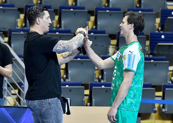 05 12 2020, xlakx, Handball HBL Bundesliga, Fuechse Berlin MT Melsungen emspor, from l Stefan Kretzschmar Fuechse Berlin Chief Sports Officer ,Hans Lindberg Fuechse Berlin 18 Berlin