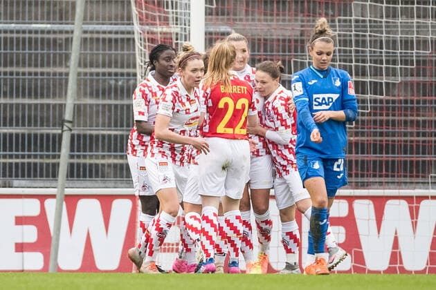 DFB Pokal der Frauen 1 FC Koeln TSG Hoffenheim, 06 12 2020 Mandy Islacker 8, 1 FC Koeln balances for 1 1 cheers at 1 FC Koeln DFB Pokal der Frauen 1 FC Koeln TSG Hoffenheim, Franz Kremer Stadion, Koeln DFB REGULATIONS PROHIBIT ANY USE OF PHOTOGRAPHS AS IMAGE SEQUENCES AND OR QUASI VIDEO Copyright: xBEAUTIFULxSPORTS Wunderlx