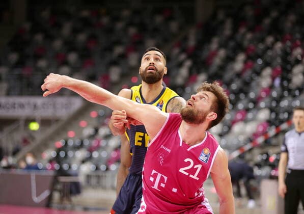 Leon Kratzer Telekom Baskets Bonn vs. Martin Breunig EWE Baskets Oldenburg easyCredit BBL 1 Bundesliga, season 2020 2021, 5 matchday
