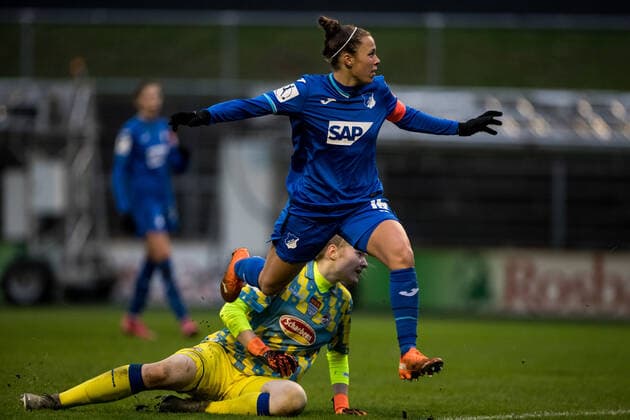 DFB Pokal der Frauen 1 FC Koeln TSG Hoffenheim, 06 12 2020 Nicole Billa 16, TSG Hoffenheim plays Manon Klett 30, 1 FC Koeln and scores for the 1 5 DFB Pokal der Frauen 1 FC Koeln TSG Hoffenheim, Franz Kremer Stadion, Koeln DFB REGULATIONS PROHIBIT ANY USE OF PHOTOGRAPHS AS IMAGE SEQUENCES AND OR QUASI VIDEO Copyright: xBEAUTIFULxSPORTS Wunderlx
