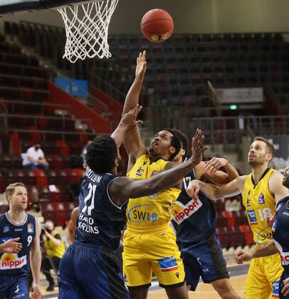 V li Tim Coleman Merlins , Berry Brown Jr Riesen MHP Riesen Ludwigsburg vs Merlins Crailsheim Basketball Bundesliga 2020 2021 Ludwigsburg , GER,06 12 2020,