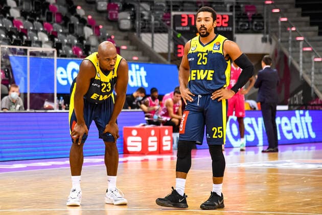 Rickey Paulding 23, EWE Baskets Oldenburg Phil Pressey 25, EWE Baskets Oldenburg , Telekom Baskets Bonn vs EWE Baskets Oldenburg, BBL, 06 12 2020, Telekom Baskets Bonn vs EWE Baskets Oldenburg, BBL, 06 12 2020, Photo Jonas Brockmann Eibner Press Photo Bonn Copyright: xJonasxBrockmann xEibner-Pressefotox EP_JBN