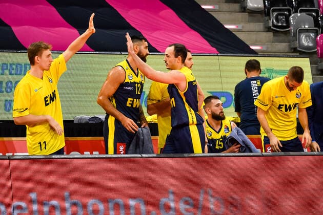 Jacob Hollatz 11, EWE Baskets Oldenburg Martin Breunig 12, EWE Baskets Oldenburg Nathan Boothe 45, EWE Baskets Oldenburg , Telekom Baskets Bonn vs EWE Baskets Oldenburg, BBL, 06 12 2020, Telekom Baskets Bonn vs EWE Baskets Oldenburg, BBL, 06 12 2020, Photo Jonas Brockmann Eibner Press Photo Bonn Copyright: xJonasxBrockmann xEibner-Pressefotox EP_JBN