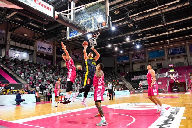 Rasid Mahalbasic 24, EWE Baskets Oldenburg James Thompson IV 3, Telekom Baskets Bonn , Telekom Baskets Bonn vs EWE Baskets Oldenburg, BBL, 06 12 2020, Telekom Baskets Bonn vs EWE Baskets Oldenburg, BBL, 06 12 2020, Photo Jonas Brockmann Eibner Press Photo Bonn Copyright: xJonasxBrockmann xEibner-Pressefotox EP_JBN