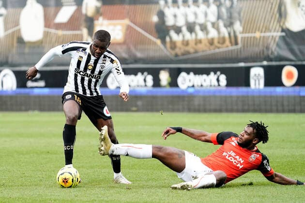 18 IBRAHIM AMADOU (SCO) - 02 ANDREAW GRAVILLON (LOR) FOOTBALL : Angers vs Lorient - Ligue 1 Uber Eats - 06 12 2020 FEP Panoramic 