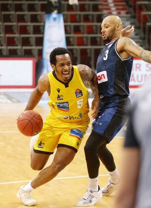 Ludwigsburg , Basketball easyCredit BBL Bundesliga , MHP GIANTS Ludwigsburg vs HAKRO Merlins Crailsheim , from left Barry Brown Giant Maurice Stuckey Crails