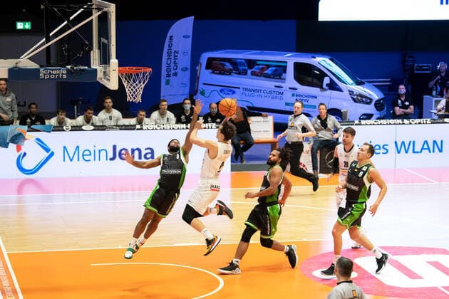 BARMER 2 Basketball Bundesliga ProA 9 Matchday Season 2020 2021 on 6 12 2020 Science City Jena vs. RÖMERSTROM Gladiators Trier middle Dennis Nawrocki Jena at the basketball lay-up against Chase Charles Thomas Adams Trier Sparkassen Arena Jena