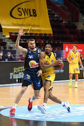 Yorman Polas Bartolo MHP Riesen Ludwigsburg in a duel with Radii Caisin HAKRO Merlins Crailsheim, GER, MHP Riesen Ludwigsburg vs. HAKRO Merlins Crailsheim, 06 12 2020, 5 matchday easycredit Basketball Bundesliga, season 2020 2021 GER, MHP Riesen Ludwigsburg vs. HAKRO Merlins Crailsheim, 06 12 2020, 5 matchday easycredit Basketball Bundesliga, season 2020 2021 Ludwigsburg Copyright: xMemmlerx Eibner-Pressefotox EP_mmr