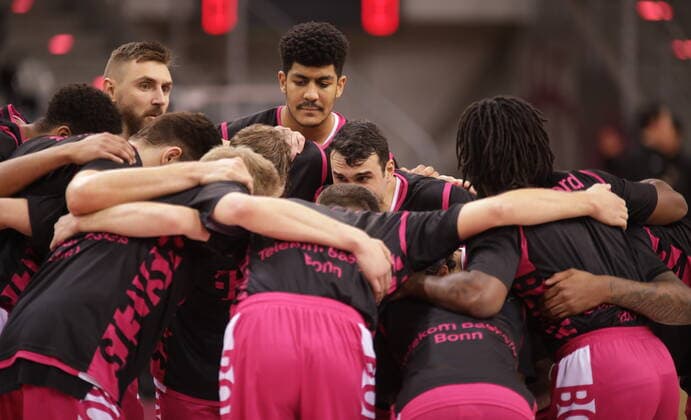 Huddle Team Telekom Baskets Bonn vs. EWE Baskets Oldenburg easyCredit BBL 1 Bundesliga, season 2020 2021, 5 matchday