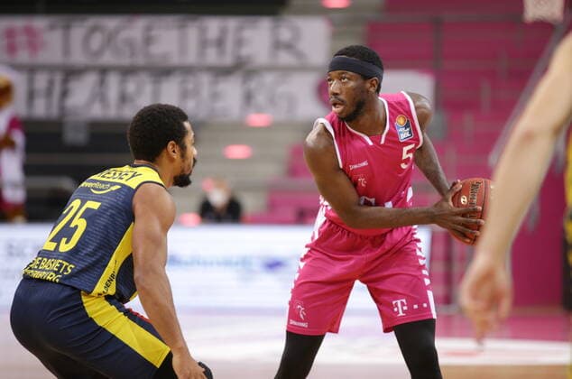Josh Hagins Telekom Baskets Bonn vs. EWE Baskets Oldenburg easyCredit BBL 1 Bundesliga, season 2020 2021, 5 matchday