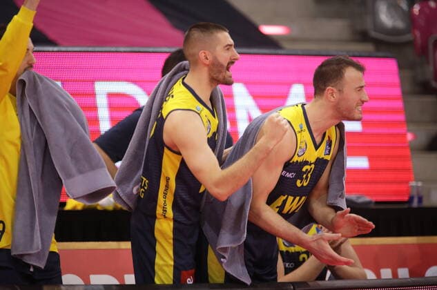Telekom Baskets Bonn vs. Braydon Hobbs, Philipp Schwethelm EWE Baskets Oldenburg easyCredit BBL 1 Bundesliga, season 2020 2021, 5 matchday