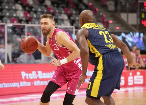 Deividas Gailius Telekom Baskets Bonn vs Rickey Paulding EWE Baskets Oldenburg easyCredit BBL 1 Bundesliga , Season 2020 2021 , 5 Matchday