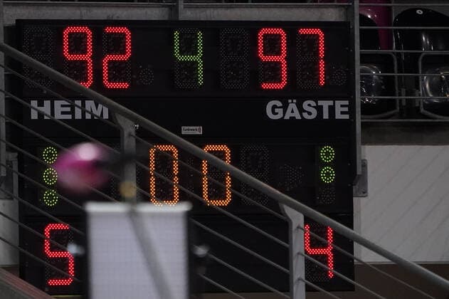 GER, easyCredit BBL, men, Telekom Baskets Bonn vs EWE Baskets Oldenburg 06 12 2020, Telekom Dome, Bonn, GER, easyCredit BBL, men, Telekom Baskets Bonn vs EWE Baskets Oldenburg, in picture picture shows final score 92 97 nordphotox xMeuter nph00351