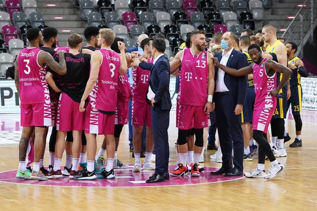 GER, easyCredit BBL, men, Telekom Baskets Bonn vs EWE Baskets Oldenburg 06 12 2020, Telekom Dome, Bonn, GER, easyCredit BBL, men, Telekom Baskets Bonn vs EWE Baskets Oldenburg, in picture picture shows Team Circle Bonn after the game nordphotox xMeuter nph00351