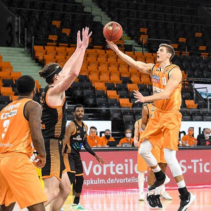 GER, BBL, ratiopharm ulm vs RASTA Vechta 06 12 2020, ratiopharm arena, Neu Ulm, GER, BBL, ratiopharm ulm vs RASTA Vechta, in the picture Christoph Philipps Ulm, 10 goes to the basket nordphotoxHafner nph00200