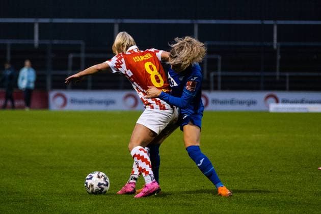 COLOGNE, GERMANY, DEC 6TH Lena Lattwein ( 6 TSG) holds on to Mandy Islacker ( 8 FcKöln) during the DFB Pokal round of 16 between 1. Fc Köln and TSG Hoffenheim at the Franz-Kremer Stadion in Cologne. Tatjana Herzberg SPP 1. Fc Köln vs TSG Hoffenheim 