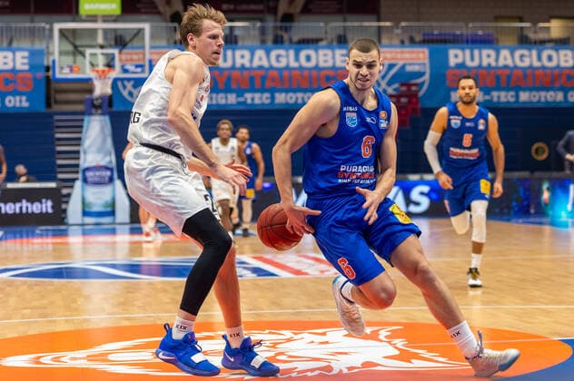 Marko Krstanovic MBC vs Jordan Swing Hamburg Towers Syntainics MBC vs Hamburg TOWERS Punctual Central German Basketball Club, easy Credit BBL, Basketball Bundesliga Weißenfels 06 12 2020 Photo Holger John Weißenfels Saxony Anhalt Germany