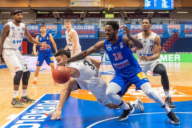 Shavon Coleman MBC vs Max Dileo Hamburg Towers Syntainics MBC vs Hamburg TOWERS Punctual Central German Basketball Club, easy Credit BBL, Basketball Bundesliga Weißenfels 06 12 2020 Photo Holger John Weißenfels Saxony Anhalt Germany