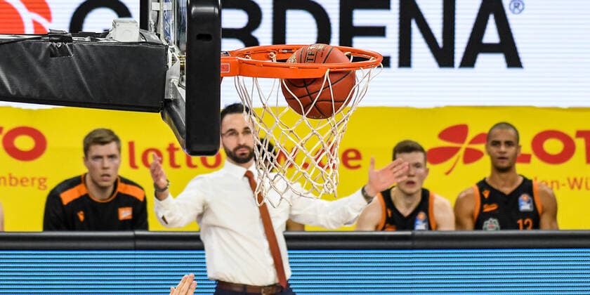 GER, BBL, ratiopharm ulm vs RASTA Vechta 06 12 2020, ratiopharm arena, Neu Ulm, GER, BBL, ratiopharm ulm vs RASTA Vechta, in the picture frustration with Thomas Päch Paech Vechta at a basket of the Ulm team nordphotoxHafner nph00200