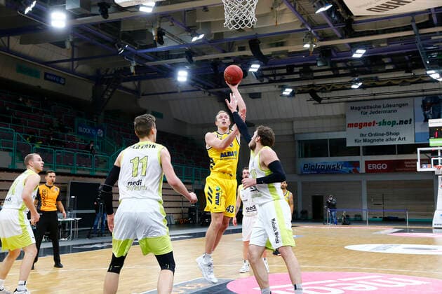 5 Matchday of the easyCredit BBL Basketball Bundesliga in the Oberfrankenhalle in Bayreuth Season 2020 2021 Medi Bayreuth against ALBA Berlin Andreas Seiferth Medi Bayreuth 11 left Matthew Tiby Medi Bayreuth 15 right Lukas Sikma ALBA Berlin 43 middle
