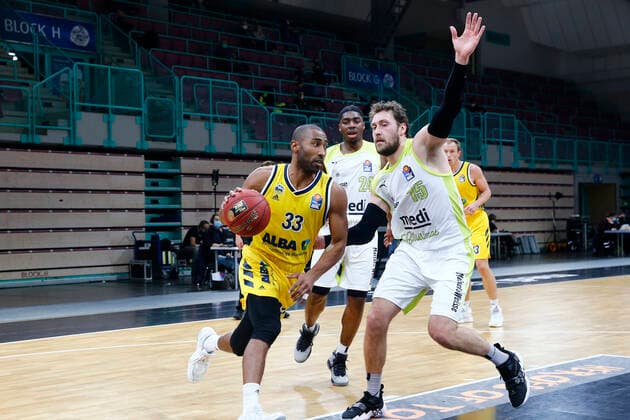 5 Matchday of the easyCredit BBL Basketball Bundesliga in the Oberfrankenhalle in Bayreuth Season 2020 2021 Medi Bayreuth against ALBA Berlin Matthew Tiby Medi Bayreuth 15 right Jayson Granger ALBA Berlin 33 left