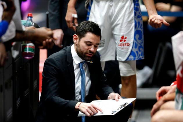06 12 2020, easyCredit Basketball Bundesliga, BBL, Season 2020 2021, Men, Chemnitz Niners Fraport Skyliners Frankfurt Sebastian Gleim Headcoach , Fraport Skyliner Frankfurt Chemnitz Messe Chemnitz Sachsen Germany