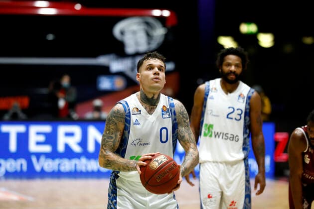 06 12 2020, easyCredit Basketball Bundesliga, BBL, Season 2020 2021, Men, Chemnitz Niners Fraport Skyliners Frankfurt Konstantin Konga, Fraport Skyliner Frankfurt Chemnitz Messe Chemnitz Sachsen Germany