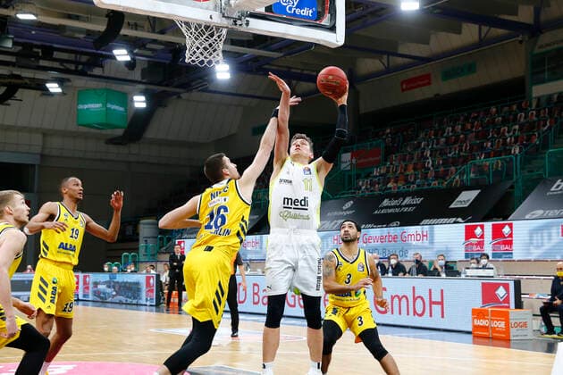 5 Matchday of the easyCredit BBL Basketball Bundesliga in the Oberfrankenhalle in Bayreuth Season 2020 2021 Medi Bayreuth against ALBA Berlin Andreas Seiferth Medi Bayreuth 11 right Kresimir Nikic ALBA Berlin 16 left