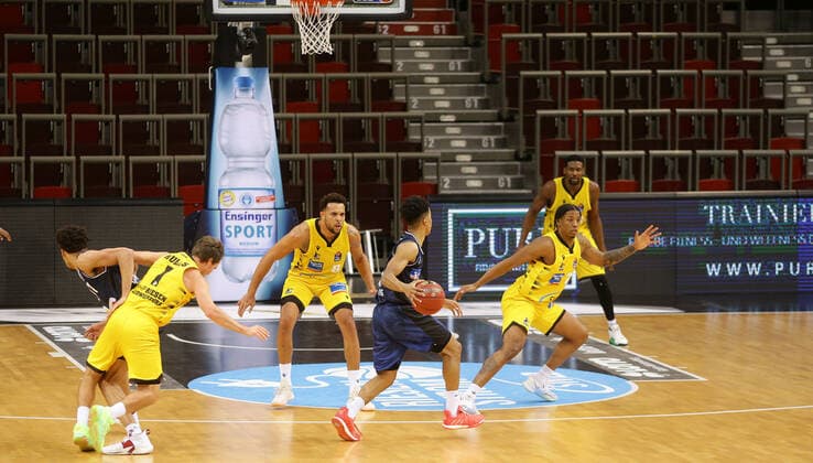 Ludwigsburg , Basketball easyCredit BBL Bundesliga , MHP GIANT Ludwigsburg vs. HAKRO Merlins Crailsheim , Overview , Scene of the game in front of empty stands